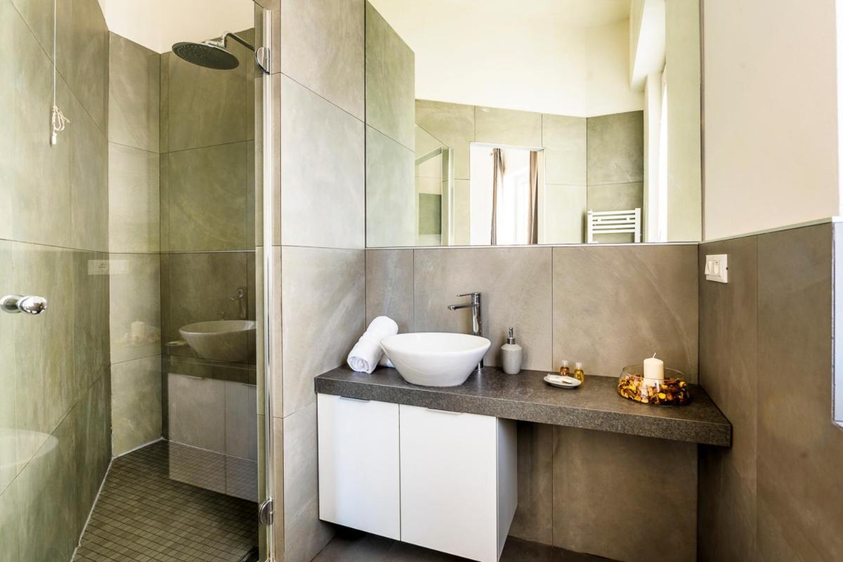 Exclusive 3 Bedrooms Near Duomo Apartment Milan